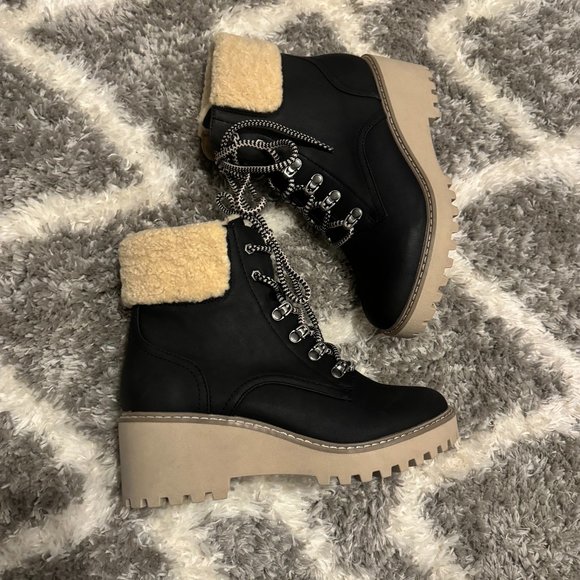 DV by Dolce Vita Shoes - FLASH SALE - DV by Dolce Vita Wedge Lug Boot Size 9